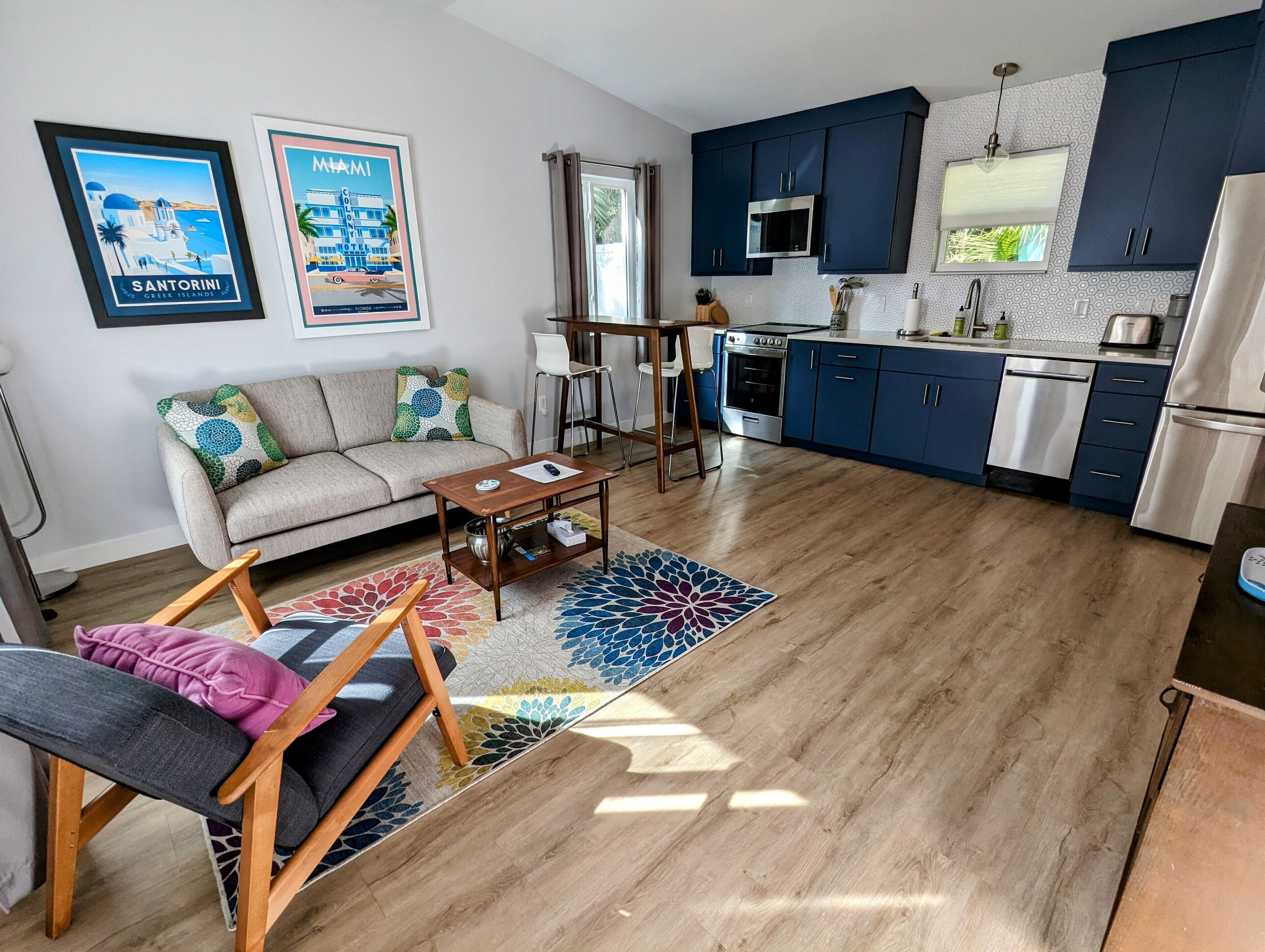 Brand new guest house in University Park, minutes to UF, stadium, and downtown!