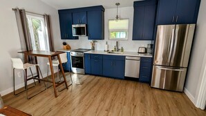 Private kitchen - Cozy Cottage close to UF, Stadium, and downtown Gainesville! (Gainesville)