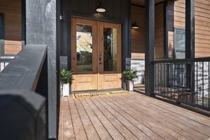 Exterior detail - Sleeps 24 * HGTV Quality * Game Room * Crib *EV Charger (Broken Bow)