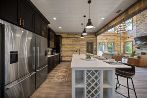 Fridge, microwave, oven, stovetop - Sleeps 24 * HGTV Quality * Game Room * Crib *EV Charger (Broken Bow)