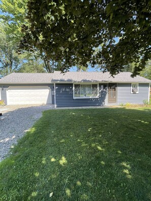 Exterior - Peaceful lake retreat (Coldwater)