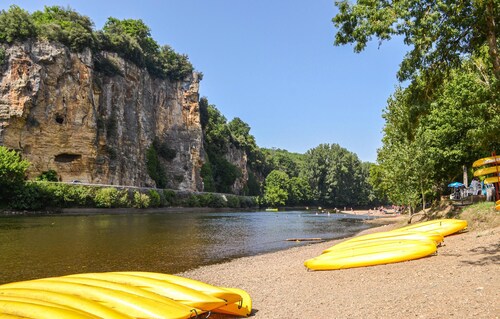 2 bedroom lovely home in Vitrac