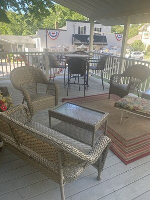 Outdoor dining - Historic building, Historic town go back in time, near lakes &  hiking trails. (Deersville)