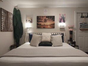 2 Schlafzimmer, Schreibtisch, Bügeleisen/Bügelbrett, Reisekinderbett