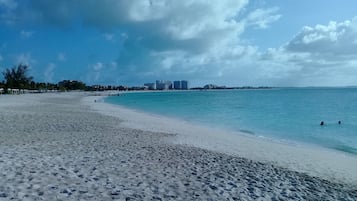 Beach nearby, sun loungers, beach towels