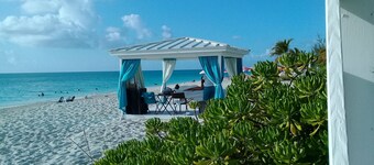 Guest House 2 bedrooms & 2 baths near Grace Bay Beach & Long Bay Beach.