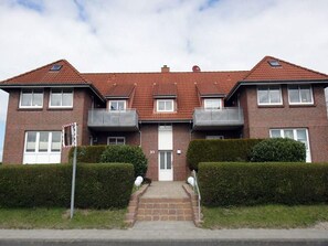 Unclassified image, 3 of 20, button