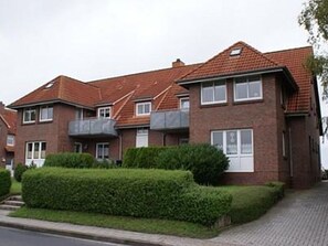 Unclassified image, 2 of 20, button