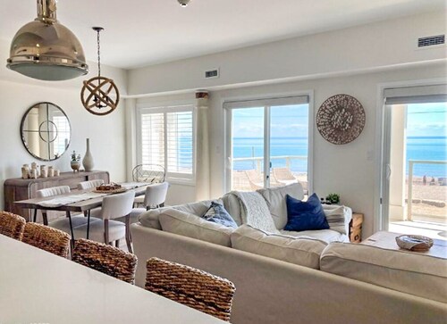 "The Red Sand" Beachfront Luxury Condo-Long Point