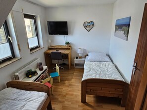 3 makuuhuonetta, tallelokero huoneessa, silitysrauta/-lauta, Wi-Fi