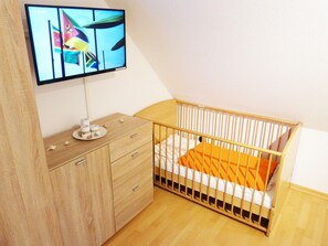 2 chambres, coffres-forts dans les chambres, fer et planche à repasser