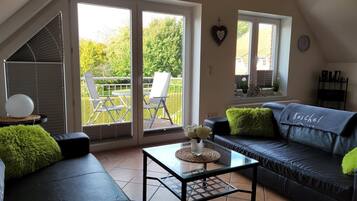 Fernseher, Kamin, Stereoanlage