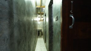 Phòng tập thể tiện nghi đơn giản | Phòng tắm