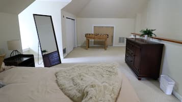 3 bedrooms, desk, iron/ironing board, travel cot