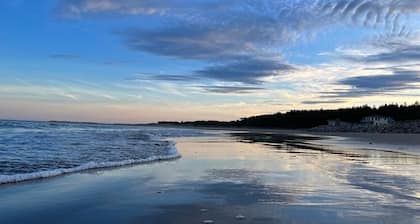 Driftwood Cottage just Steps to the Sandy Popham Beach!