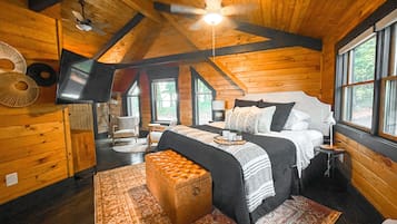 5 bedrooms, desk, iron/ironing board, travel crib