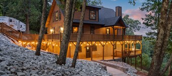 Hot Tub - Sauna - Mountain getaway only 15 minutes from the city!