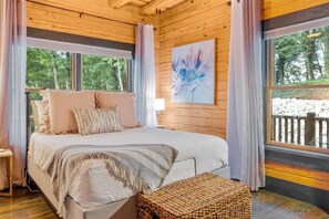 5 bedrooms, desk, iron/ironing board, travel crib