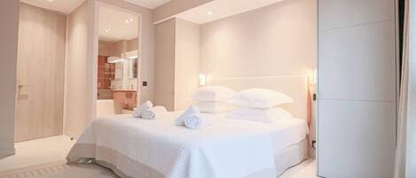 3 bedrooms, in-room safe, iron/ironing board, free WiFi