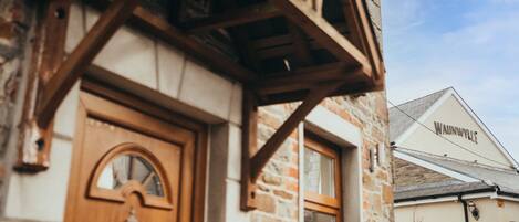 المنشأة من الخارج