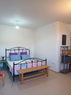 2 chambres, fer et planche à repasser, Wi-Fi, draps fournis