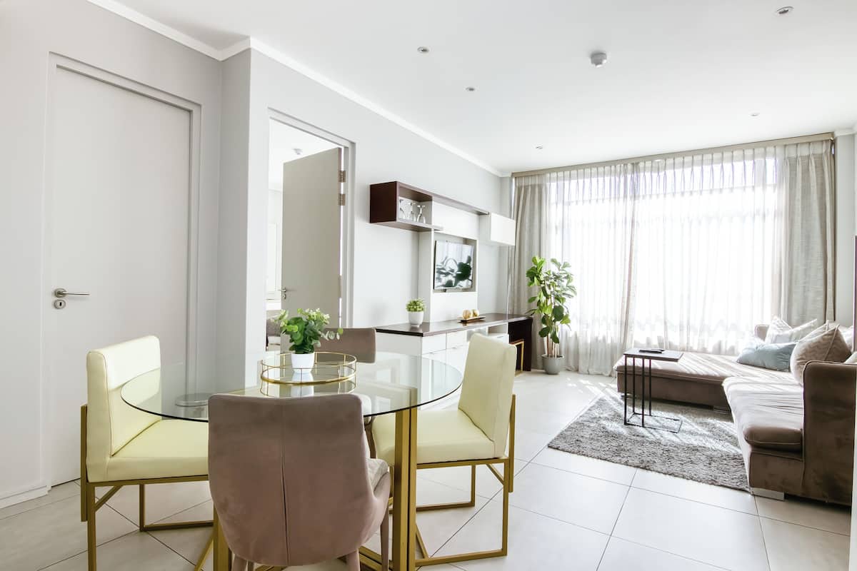 Business Apartment, 2 Bedrooms | In-room dining