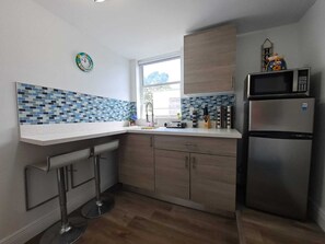 Fridge, microwave, stovetop, coffee/tea maker