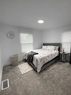 4 bedrooms, desk, iron/ironing board, WiFi