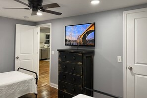 3 bedrooms, iron/ironing board, WiFi