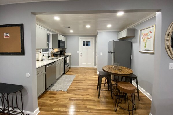 Fridge, microwave, stovetop, dishwasher