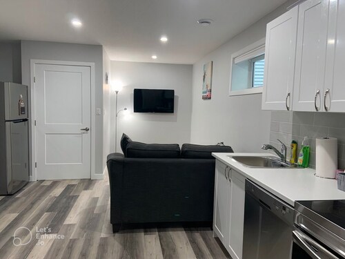 Guest Suite in Regina - Queen Bed