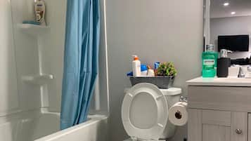 تجهيزات دش، مجففات شعر، مناشف، صابون