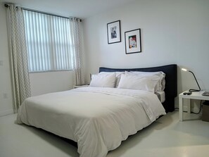 2 habitaciones, caja de seguridad en la habitación y escritorio 