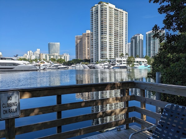 Property grounds - Modern Tree House feeling Next to Beach and Aventura Mall (Miami)