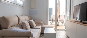 Ground floor with free parking 500m beach