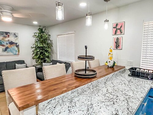 Cozy Home w/Yard & Outdoor Kitchen 5 min. Drive to Downtown & Airport