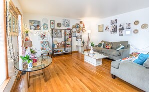 Smart TV, fireplace, table football, ping pong