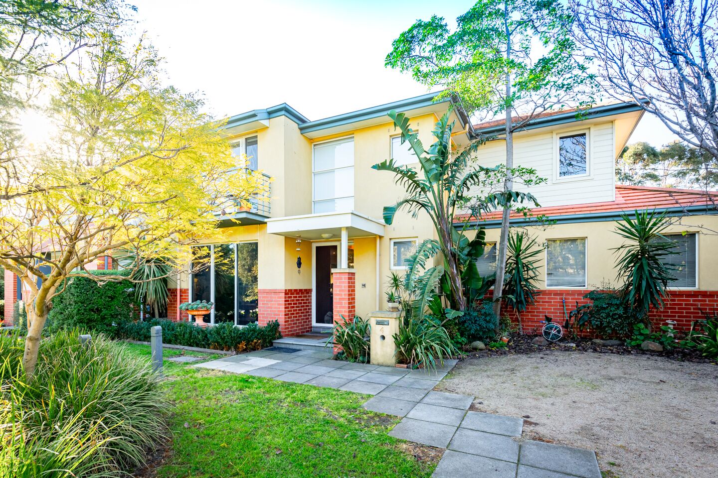 5 minute walk to the beach, cosy home away from home