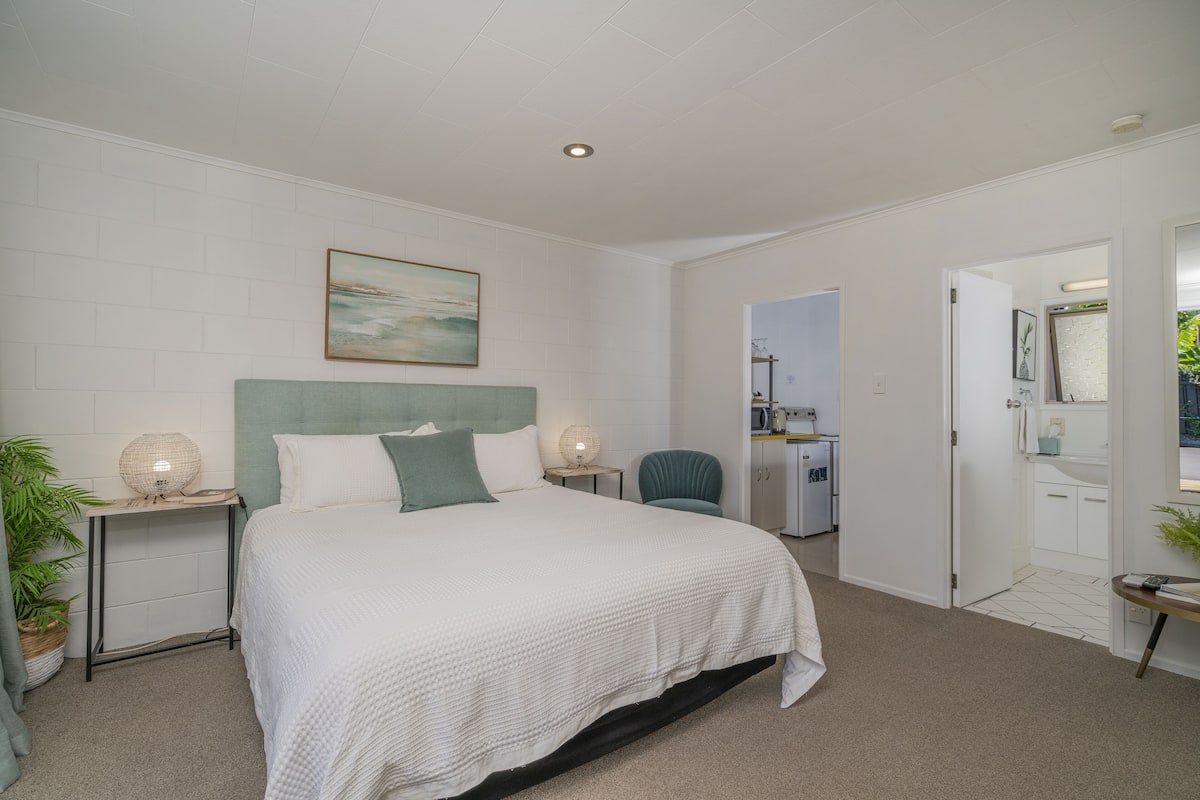 Oceans Suite | 1 bedroom, individually decorated, individually furnished