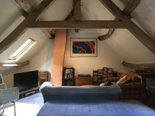 Charming Rustic 2 bedroom annex cottage