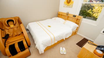 Basic Double Room, Shared Bathroom | Free WiFi, bed sheets