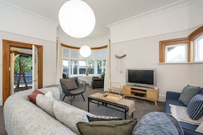 2 Bedroom - Wavecaps | Living area | 40-inch flat-screen TV with cable channels, TV - Esplanade Apartments (Dunedin)