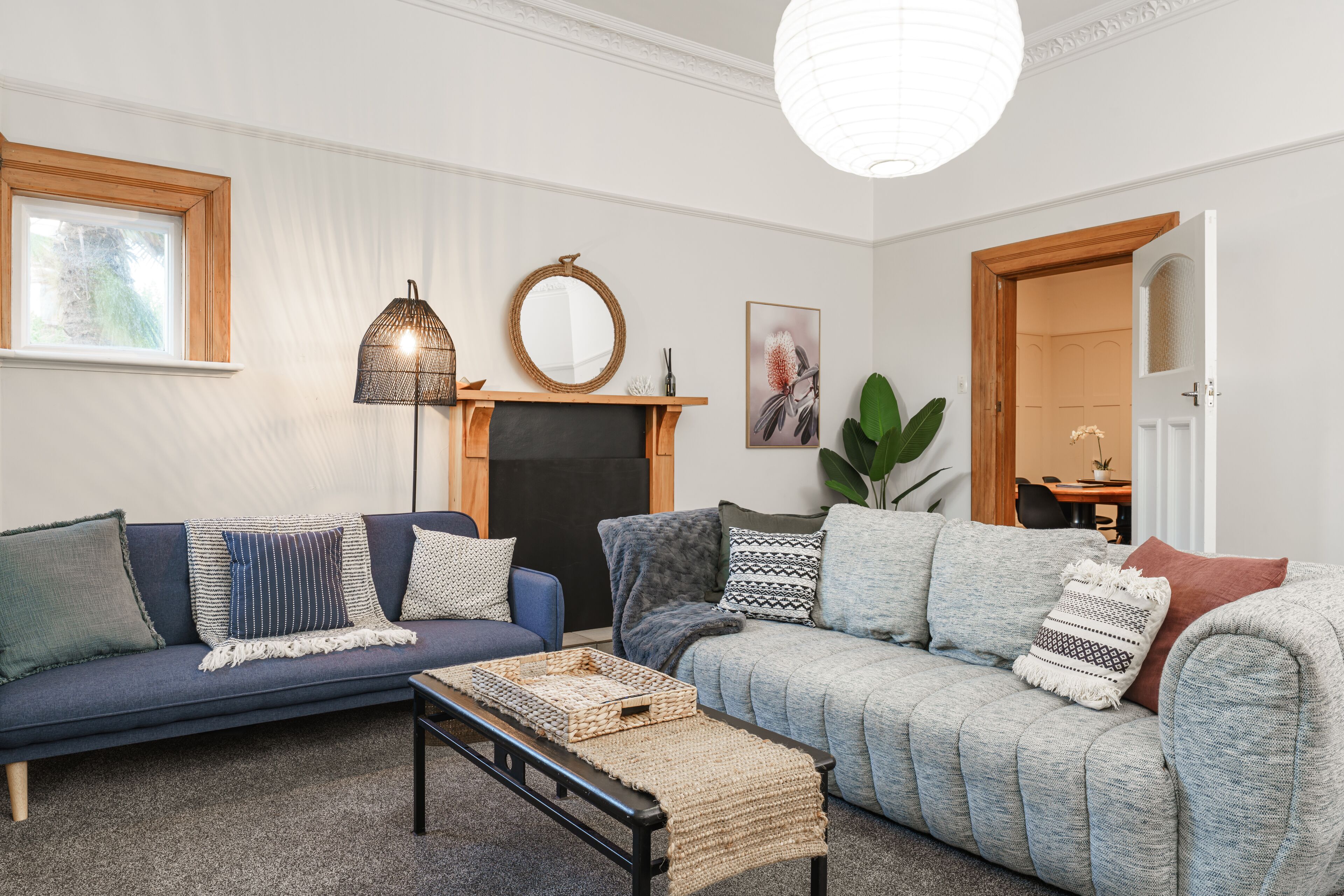 Leilighet, 2 soverom (Wavecaps) | Oppholdsområde | En 40-tommers Flatskjerm-TV med kabel-kanaler samt TV