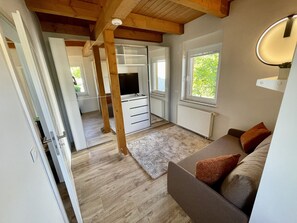 Smart TV, fireplace, stereo