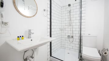Suite familiar | Baño | Ducha y cabezal de ducha con hidromasaje