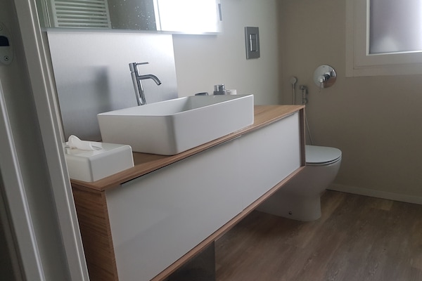 City Apartment | Bathroom