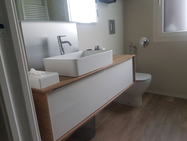 City Apartment | Bathroom