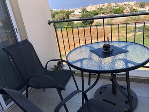 Outdoor dining - Best Couple Vacation Apartment - 10 min away from the beach ! (Paphos)