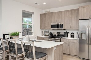 Fridge, microwave, oven, stovetop - Moon Sage Retreat • Private Hot Tub! (Santa Clara)