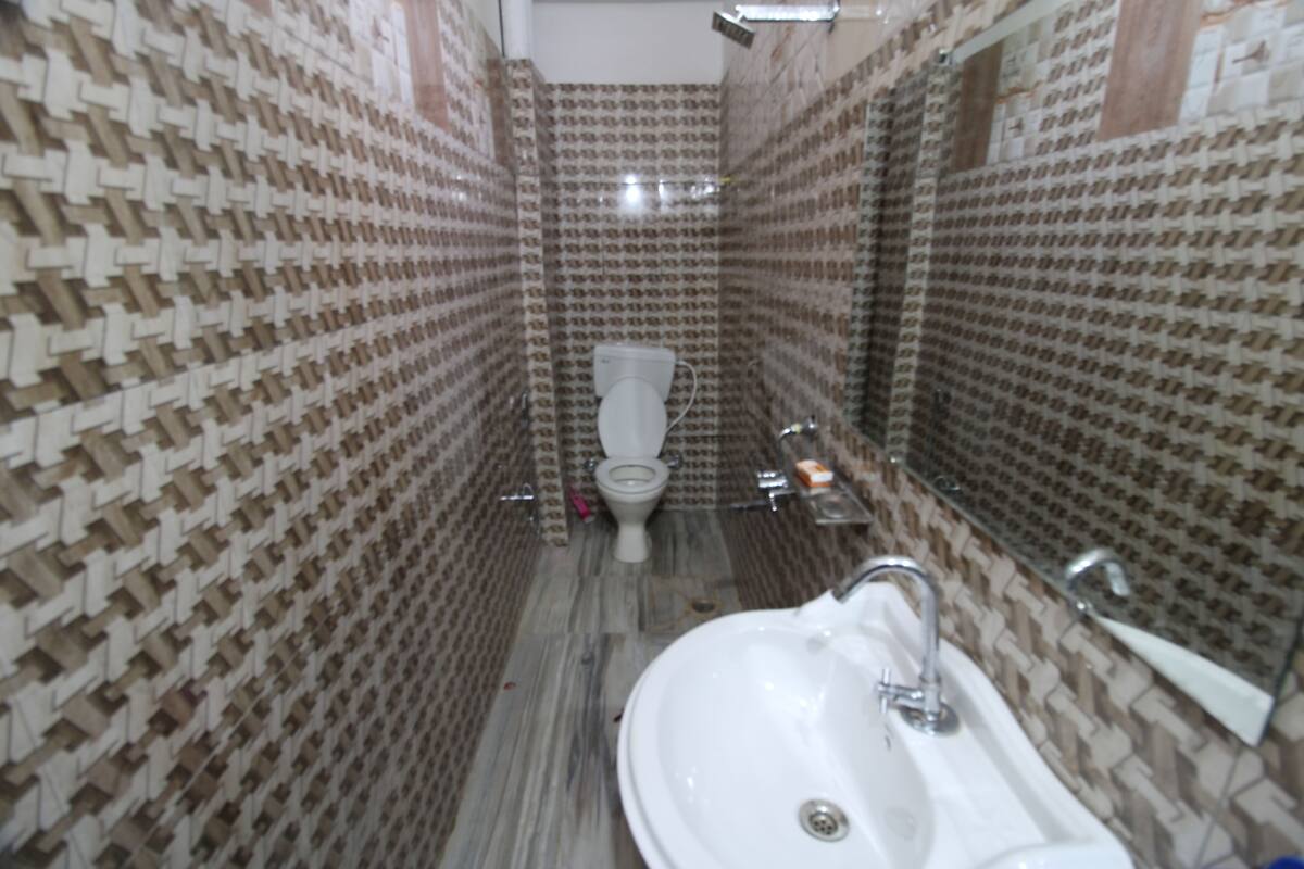 Deluxe Double Room | Bathroom